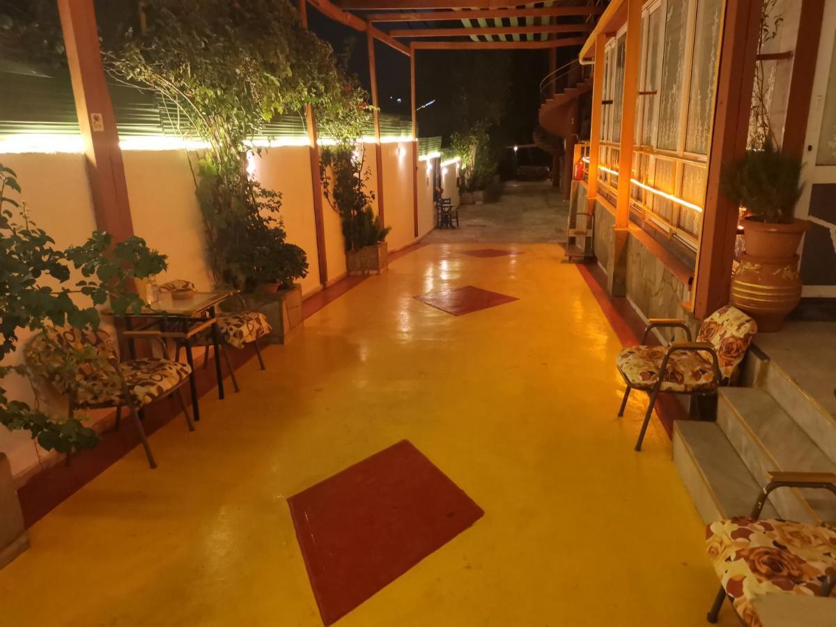 Evli Daire Resmo Dış mekan fotoğraf