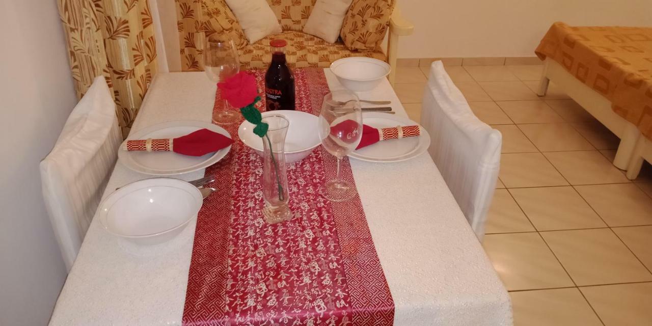 Evli Daire Resmo Dış mekan fotoğraf